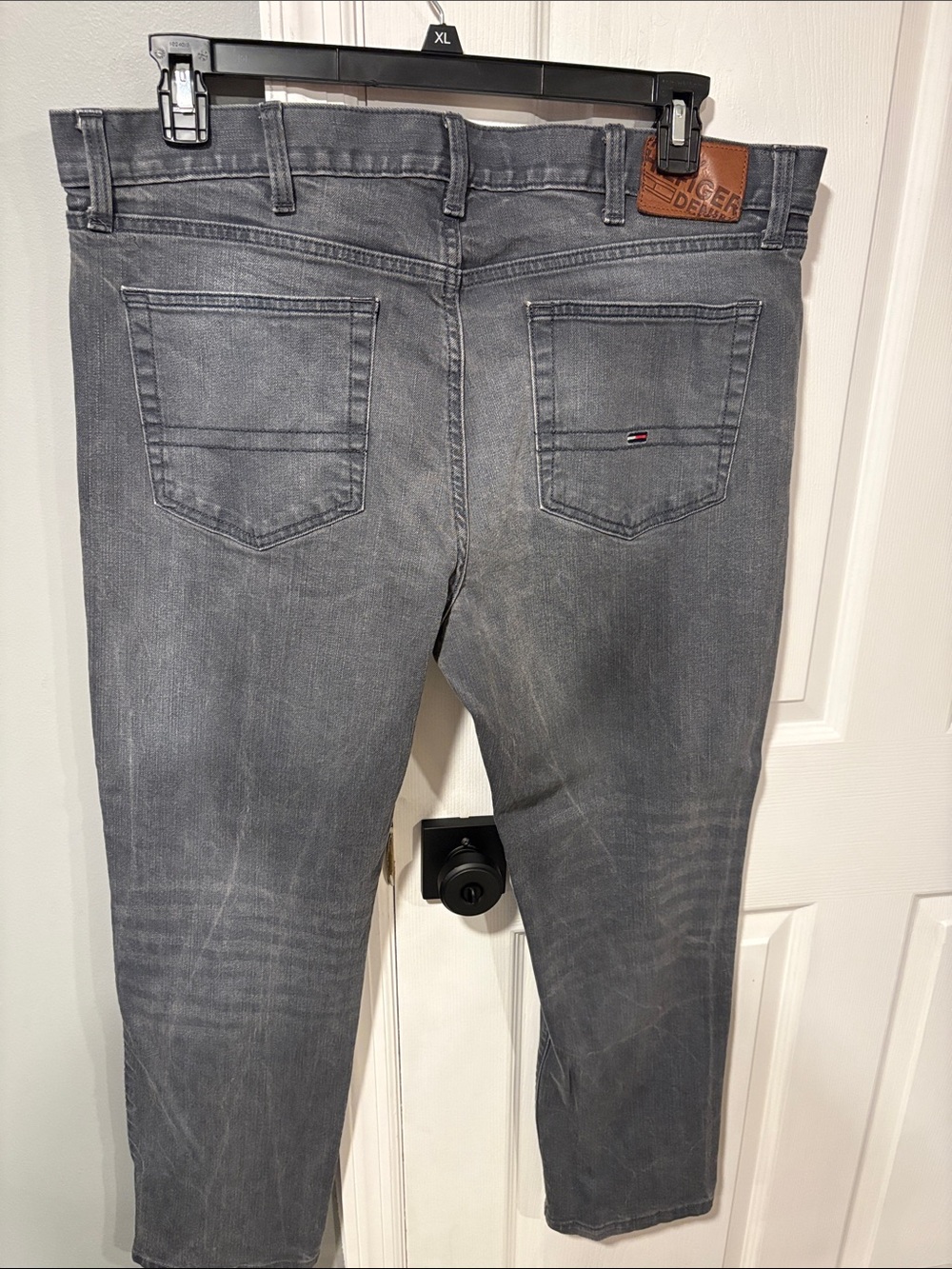 Tommy Hilfiger Men's Slim Straight Jeans in Washed Gray 38 x30
